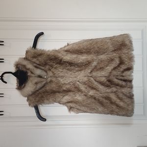 Girls faux fur vest, worn once